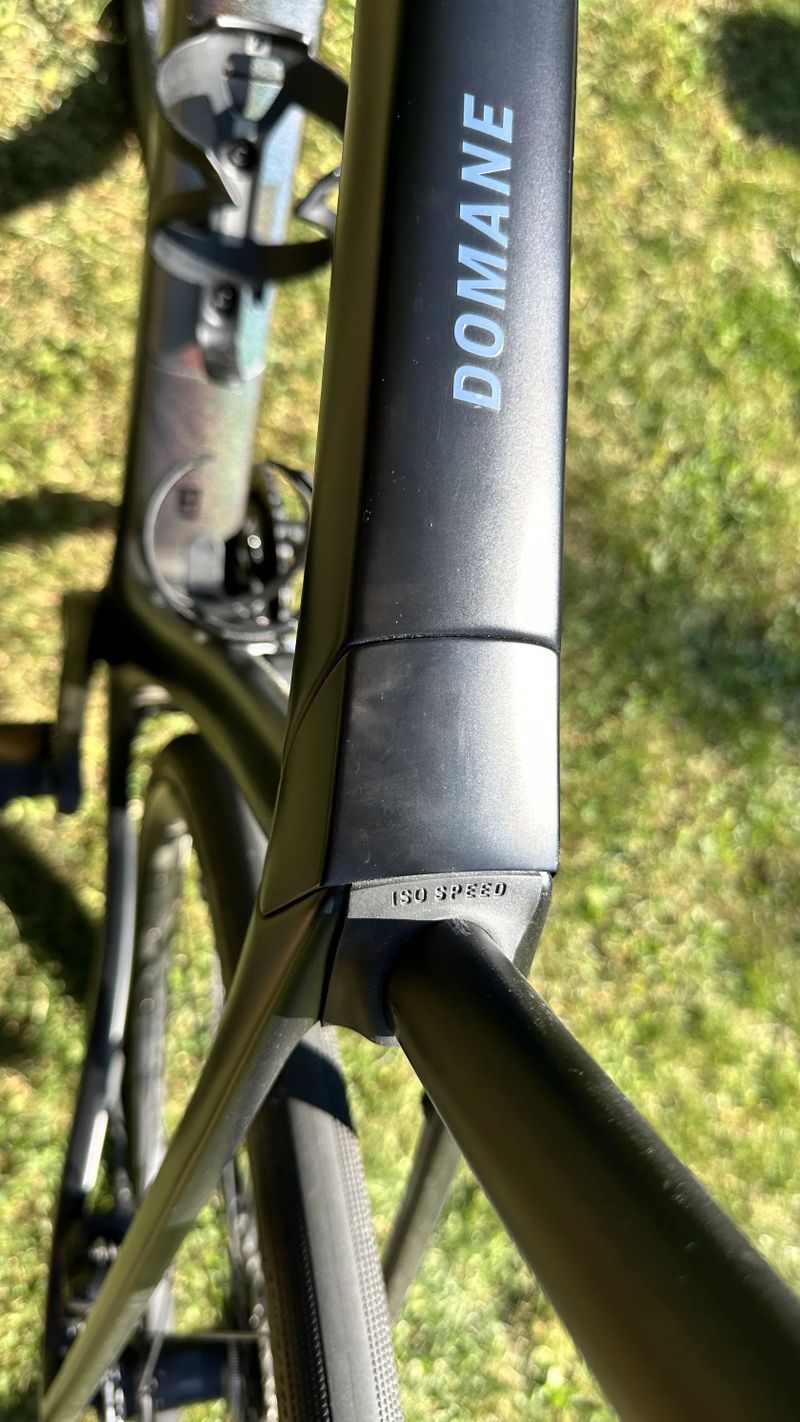 Trek Domane SL 6 – velikost 54 cm (M), minimálně jeté