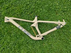 Rám Cube stero race 170R 2022