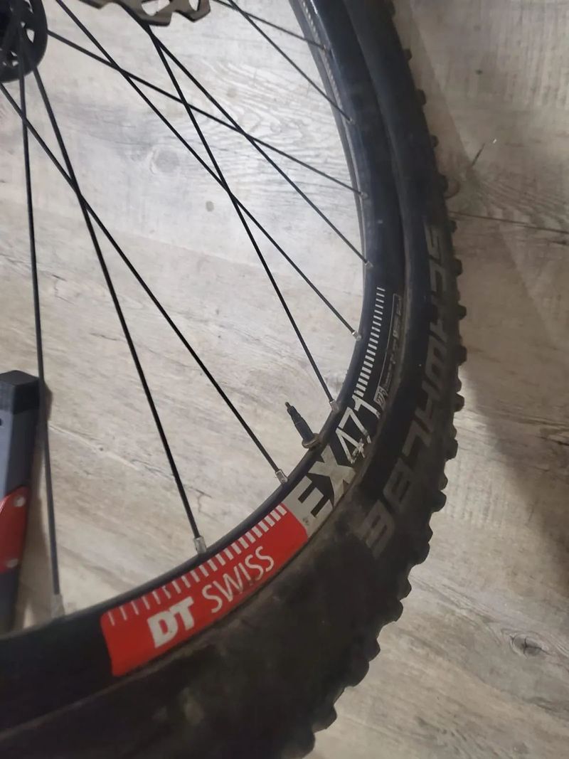 Prodám zapletená kola 27,5