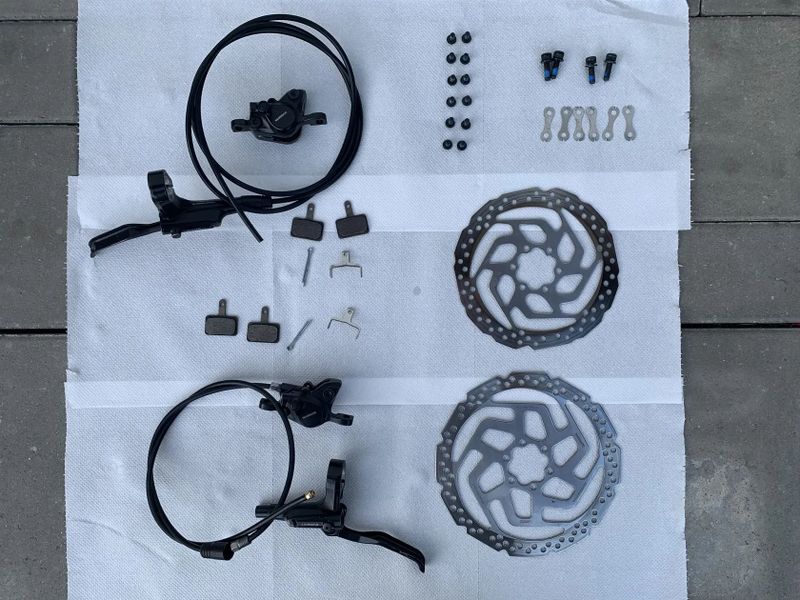 Hydraulické kotoučové brzdy Shimano MT200