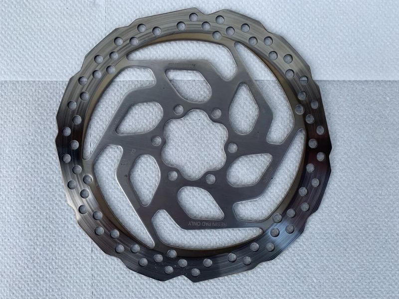 Hydraulické kotoučové brzdy Shimano MT200