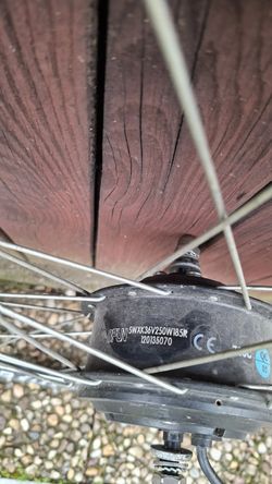 Přední elektromotor 8FUN 36V 250W s ráfkem – funkční