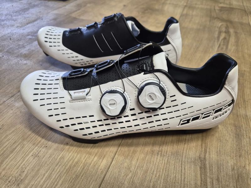 tretry Force Revolt Carbon