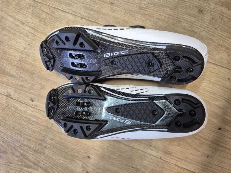 tretry Force Revolt Carbon