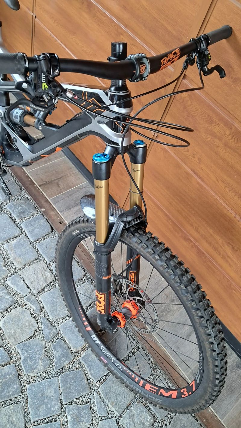 karbonové enduro YT Industries CAPRA CF Pro Race Enduro Virtual 4 Link vel.L pro 170-185cm