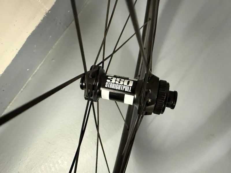 Silniční/Gravel karbonová kola 45mm DT Swiss