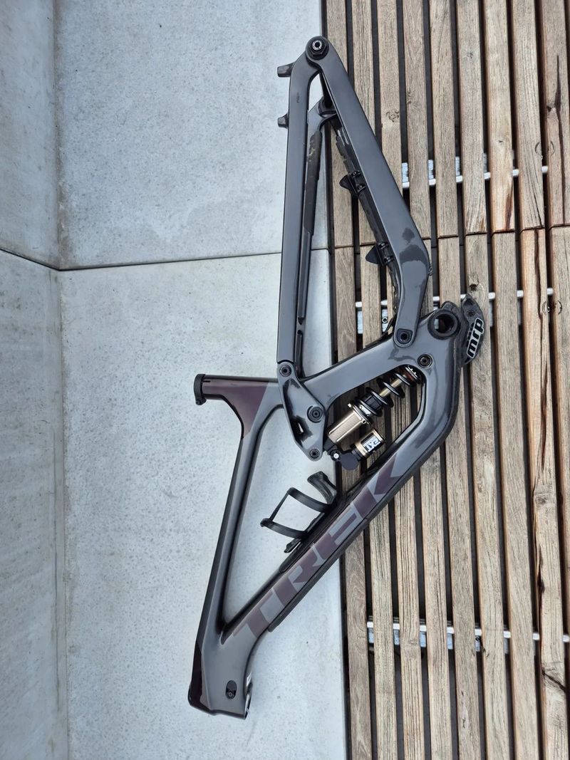 Trek Slash gen 5 velikost M - karbon 