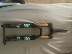 Fox 36 grip 2 