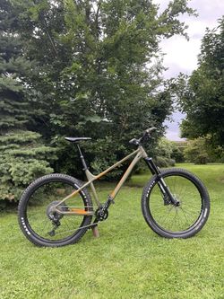 QAYRON SPYRO Q 18,5"