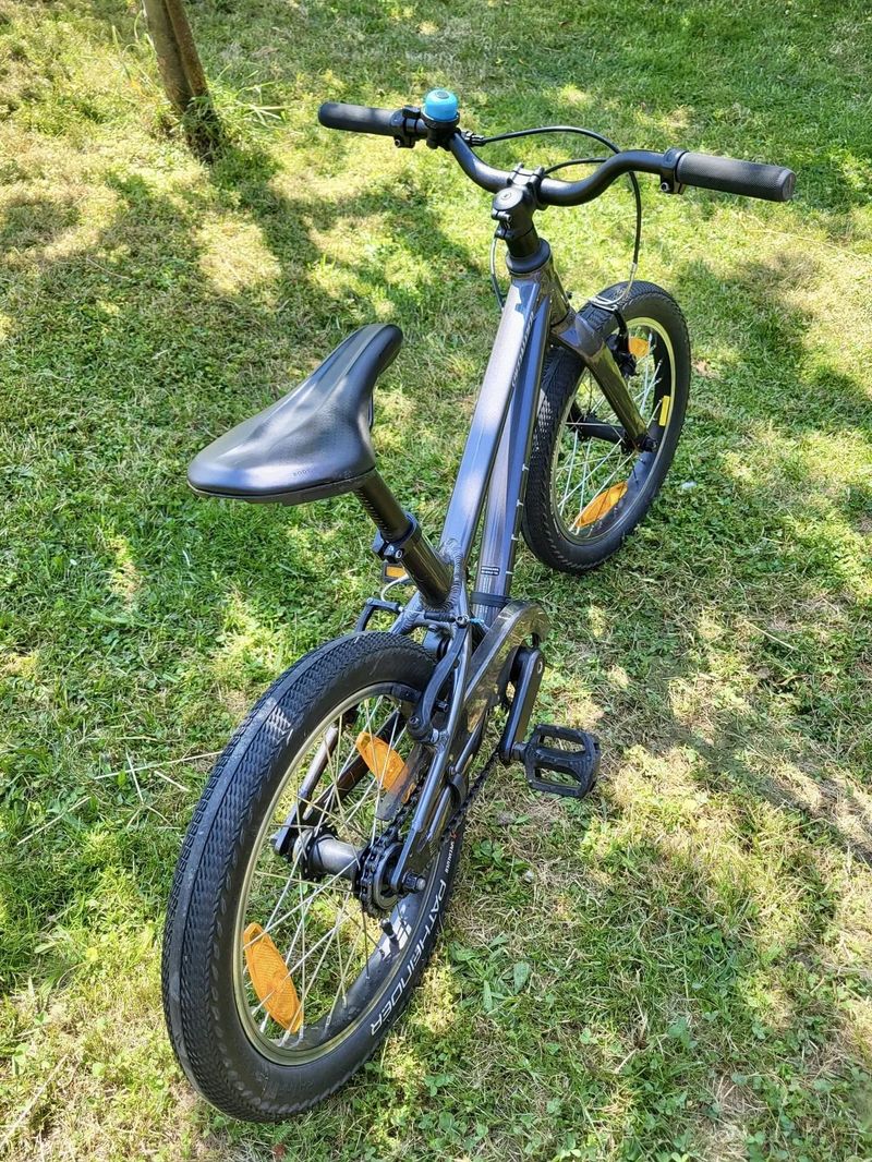 Nabízím Specialized Jett 16 (váha 6,7 kg pro výšku 95-120 cm)