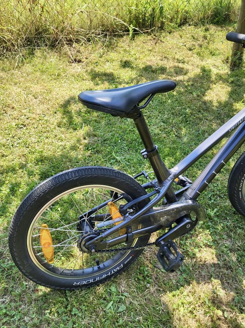 Nabízím Specialized Jett 16 (váha 6,7 kg pro výšku 95-120 cm)