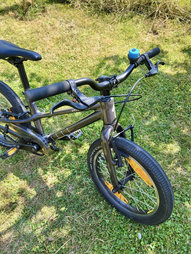 Nabízím Specialized Jett 16 (váha 6,7 kg pro výšku 95-120 cm)