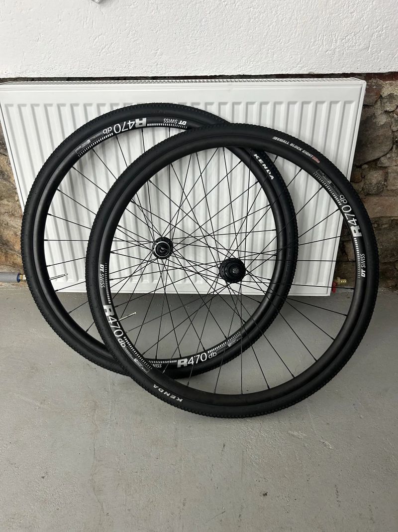 Ráfky DT Swiss R470 + pláště Kenda