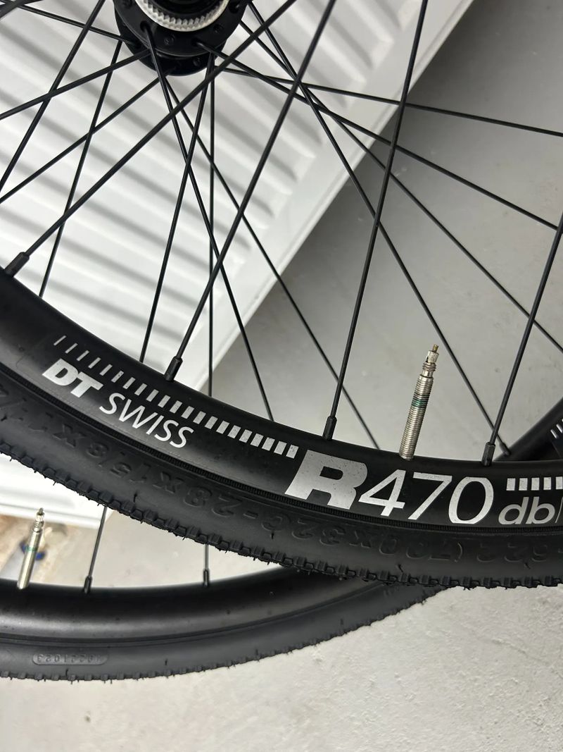 Ráfky DT Swiss R470 + pláště Kenda