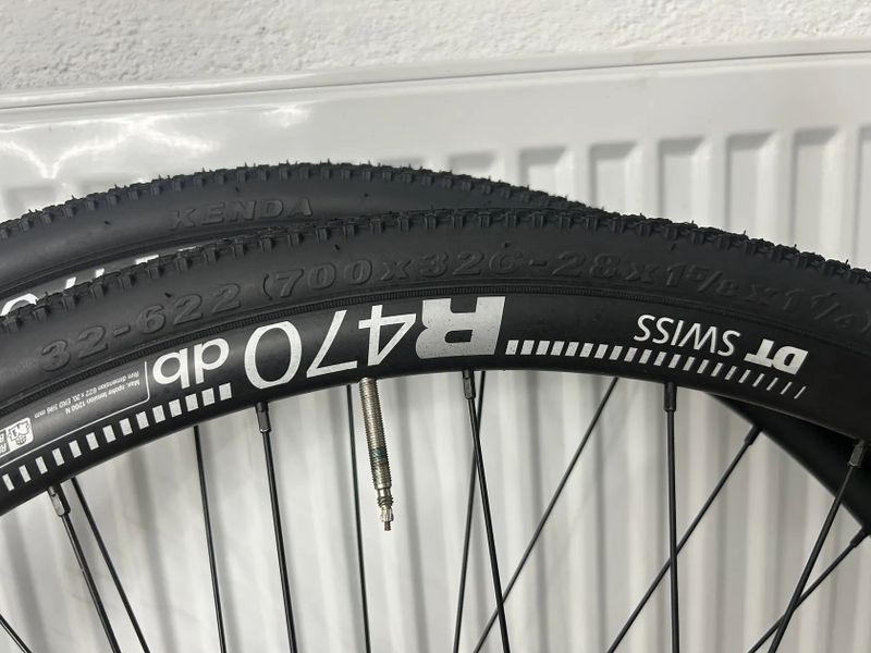 Ráfky DT Swiss R470 + pláště Kenda