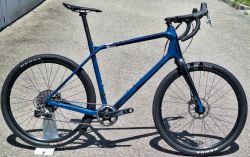 MERIDA SILEX+ 6000 Glossy Ocean Blue(Black), velikost L
