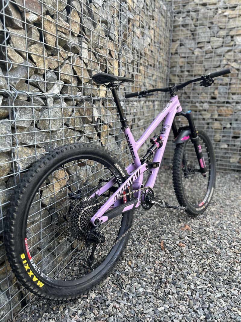 Custom build Commencal Clash