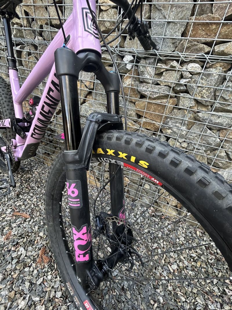 Custom build Commencal Clash