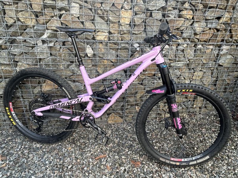 Custom build Commencal Clash