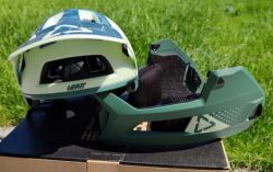 Leatt MTB 4.0 Enduro helma - odepinaci chranic brady (vel. S: 51-55 cm)