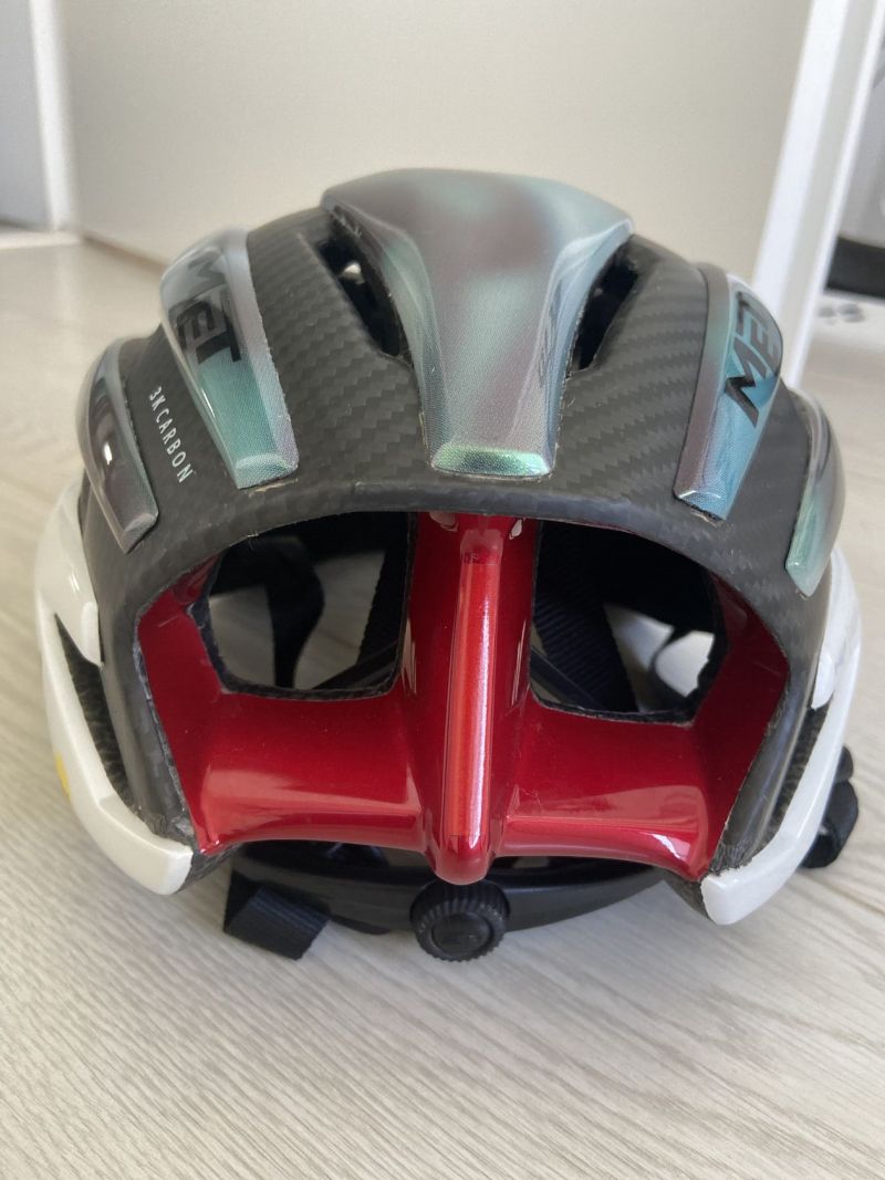 Met Trenta 3K carbon Team UAE