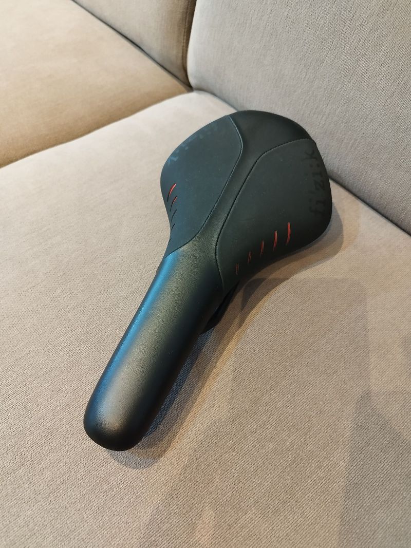 Gravelové sedlo Fizik Antares R7 sundané z nového kola