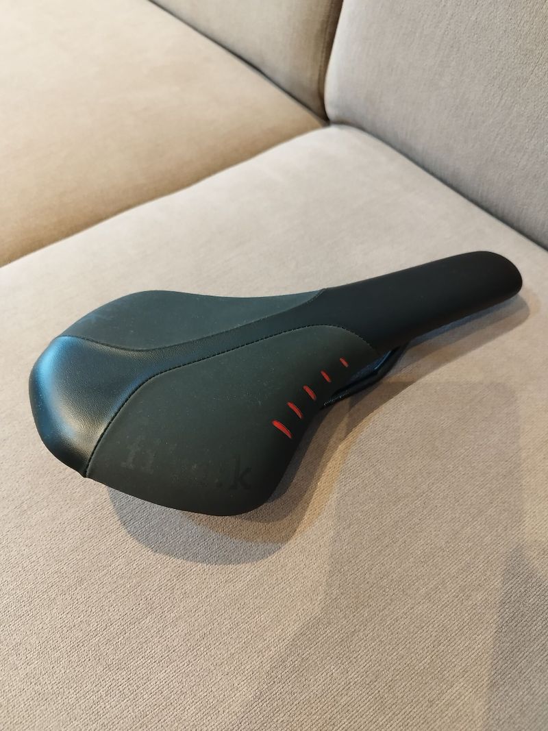 Gravelové sedlo Fizik Antares R7 sundané z nového kola