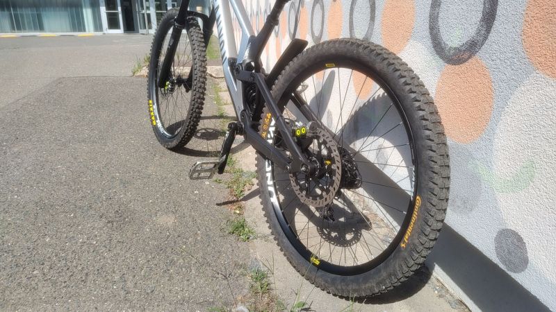 Canyon Sender CFR underdog velikost M předělaný na mullet 29“/27,5“