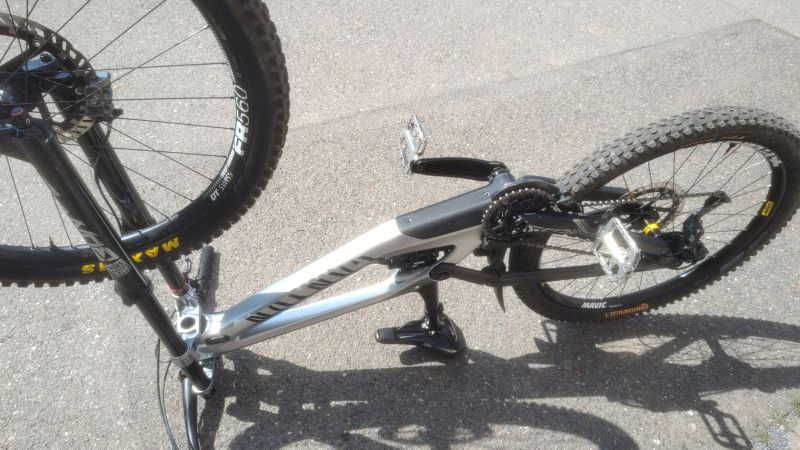 Canyon Sender CFR underdog velikost M předělaný na mullet 29“/27,5“