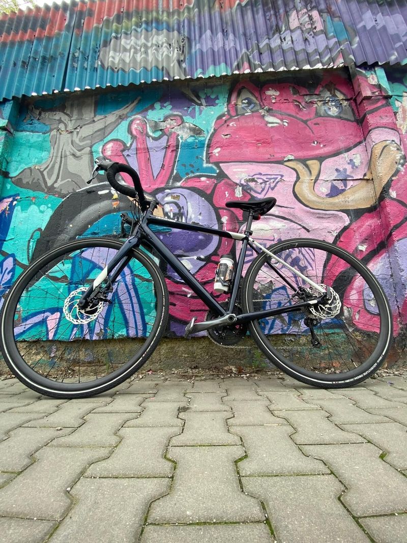 Dámská raketa kolem komína 