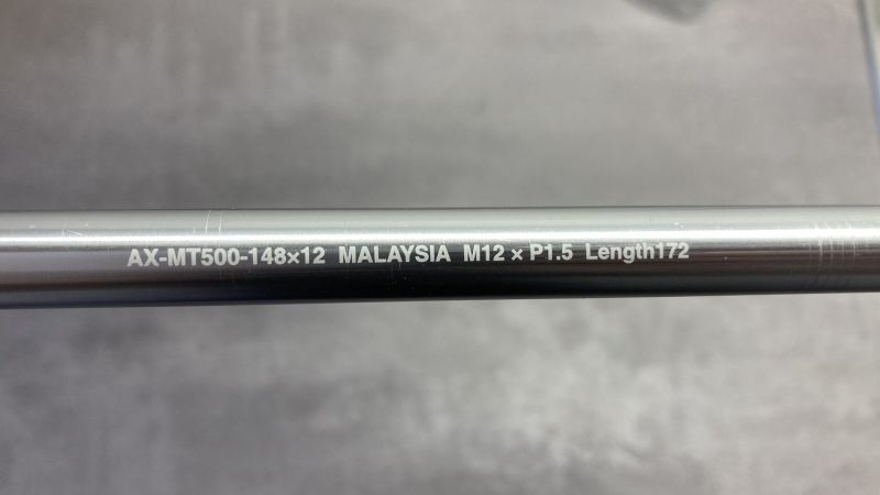 Zadní pevná boost osa Shimano