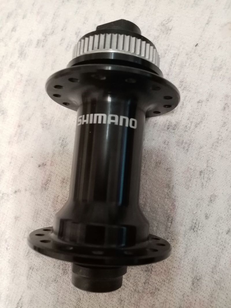 přední náboj SHIMANO HB-RS470