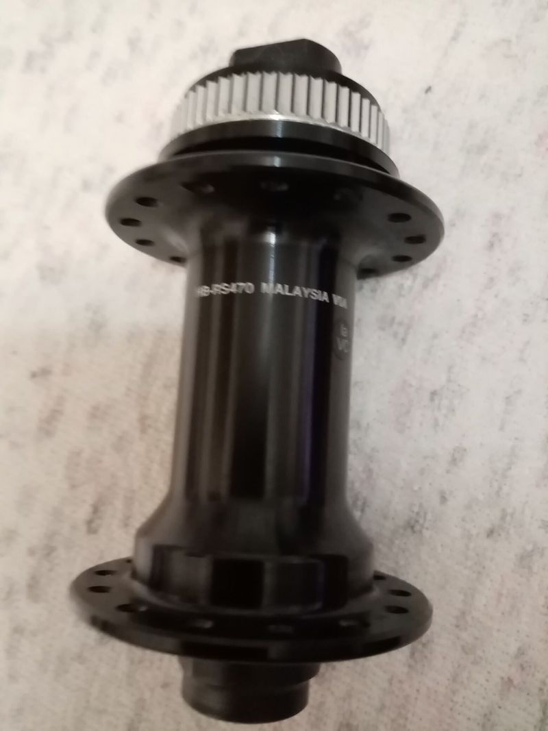 přední náboj SHIMANO HB-RS470