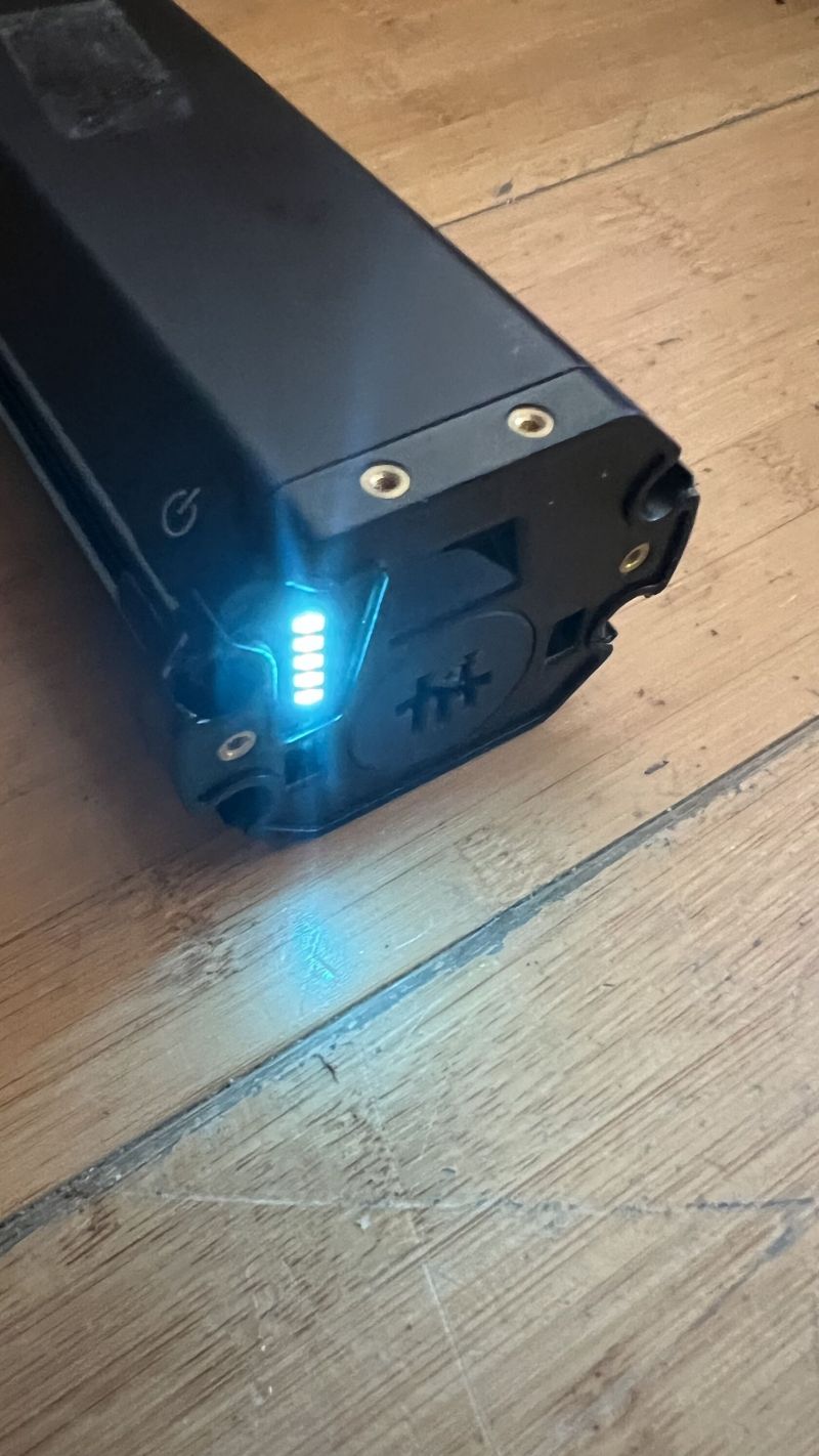 Bosch PowerTube 750. Málo cyklov! 