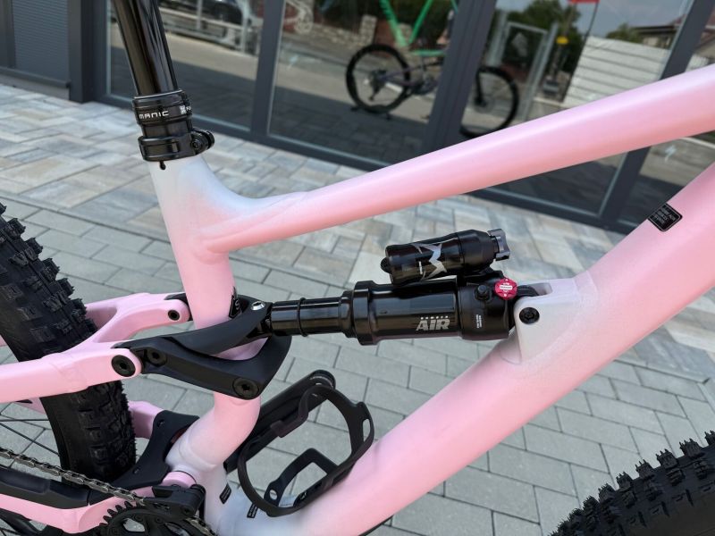 Specialized STATUS 140 2 2025 ,Satin Cool Grey / Desert Rose / Black velikost S1 NOVÉ KOLO
