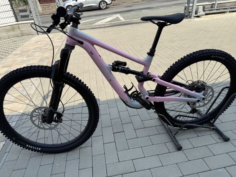Specialized STATUS 140 2 2025 ,Satin Cool Grey / Desert Rose / Black velikost S1 NOVÉ KOLO