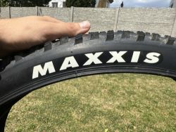 2x Maxxis forekaster najeto 20km