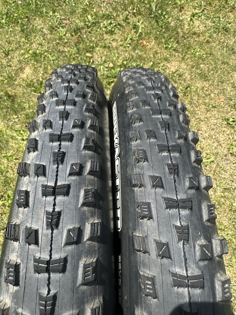 2x Maxxis forekaster najeto 20km