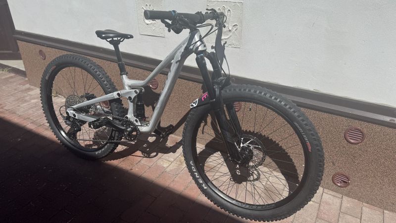 Scott Ransom 600 (velikost kol 26)