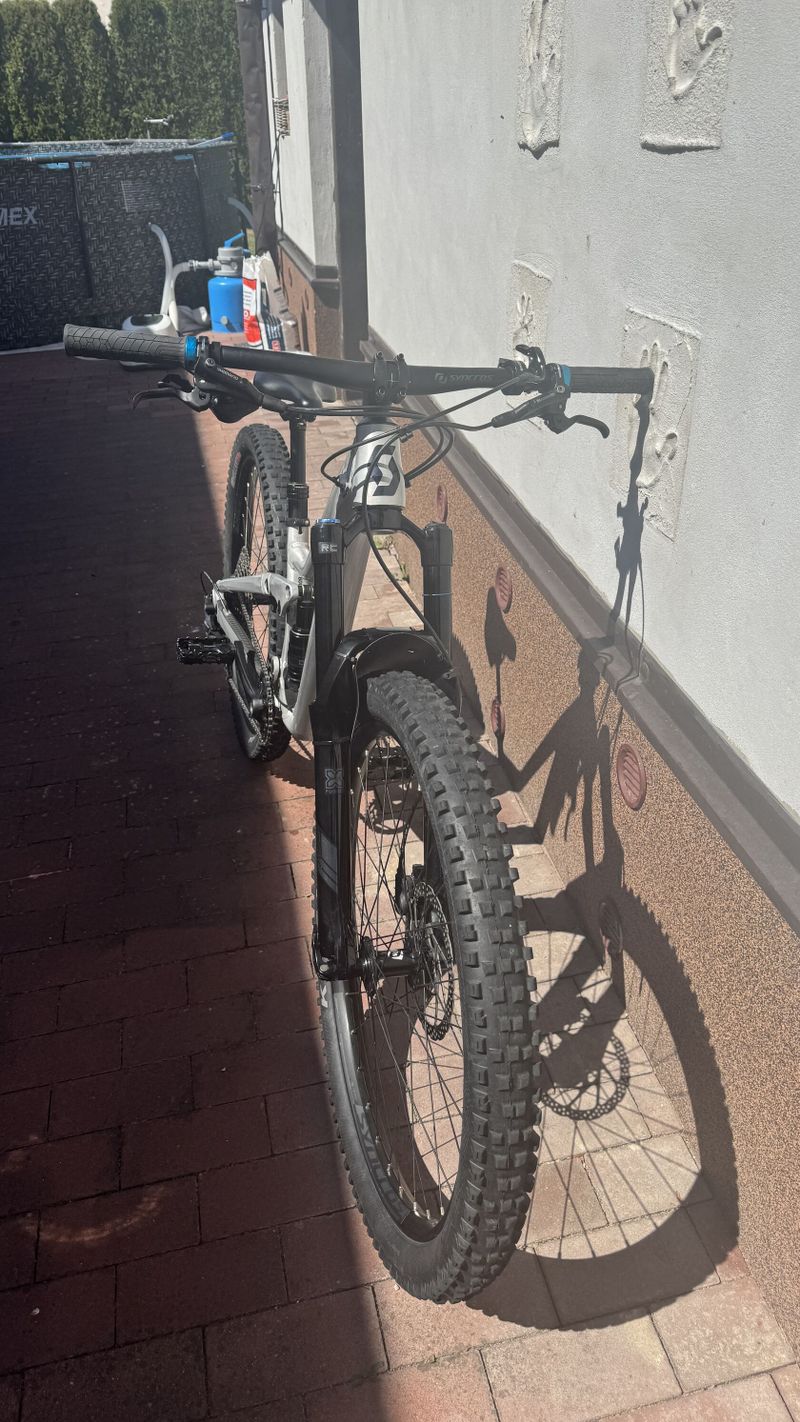 Scott Ransom 600 (velikost kol 26)