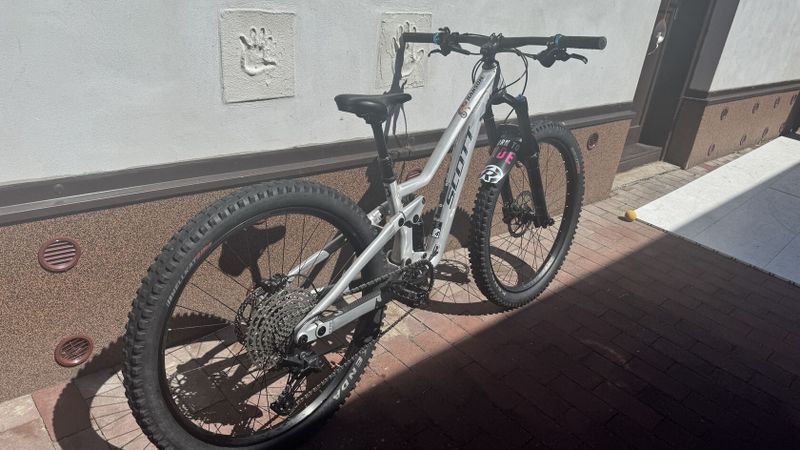 Scott Ransom 600 (velikost kol 26)
