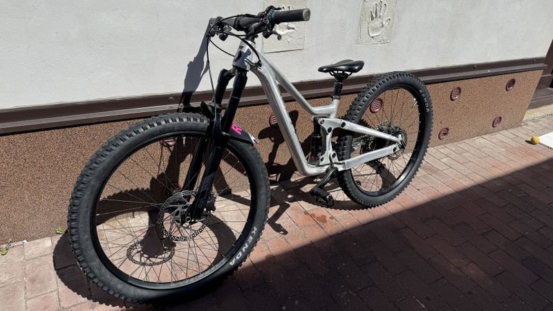 Scott Ransom 600 (velikost kol 26)