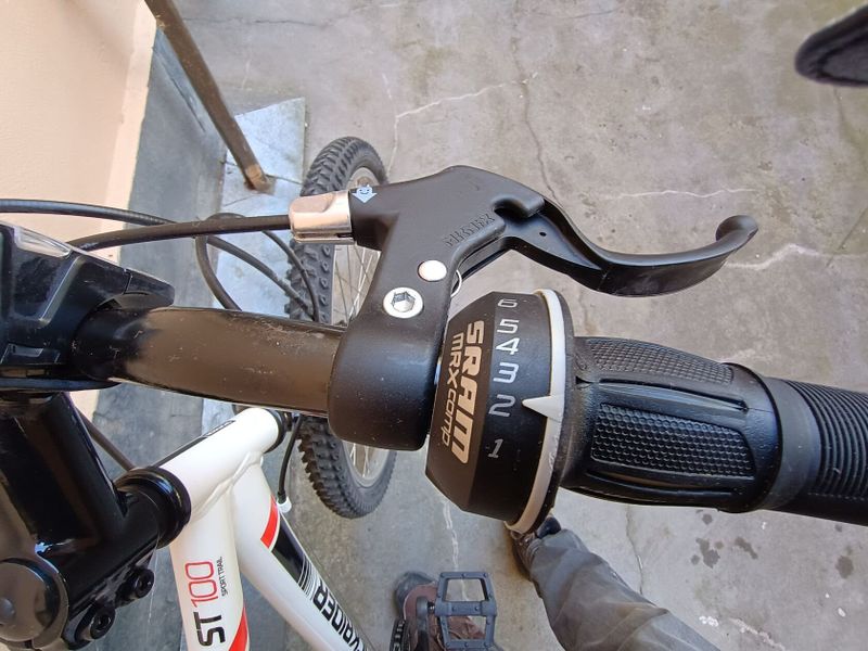Dětské kolo 24' Rockrider ST100 6 rychlostí jako nové. Kids’ Mountain Bike Rockrider ST 100 24" 