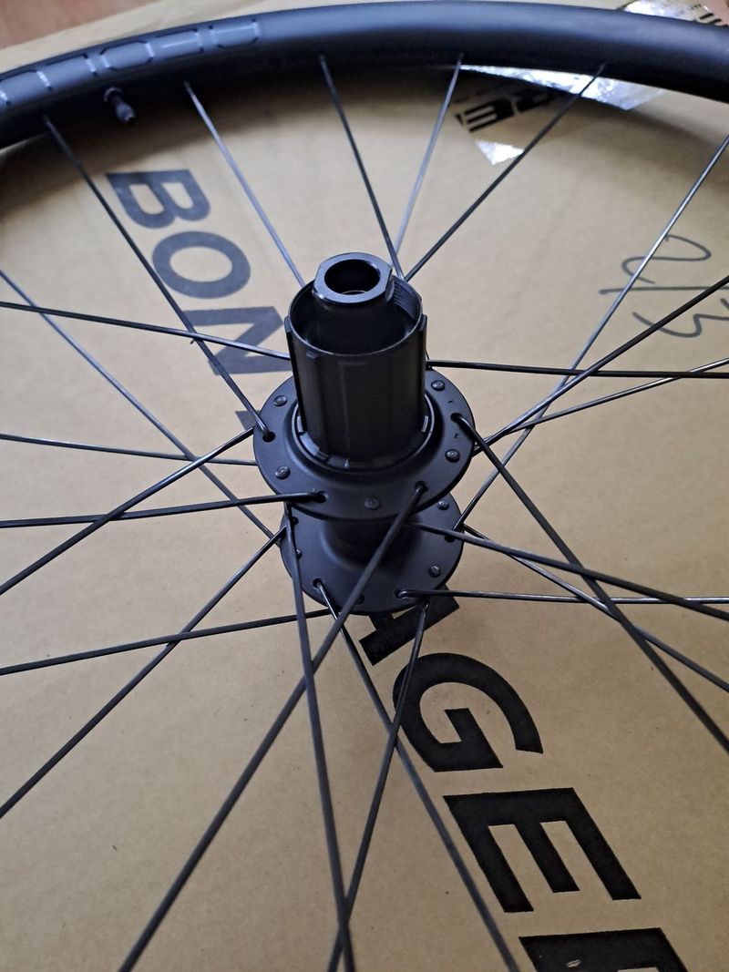 Silniční kola Bontrager Aeolus Elite 35 TLR pro kotoučové brzdy