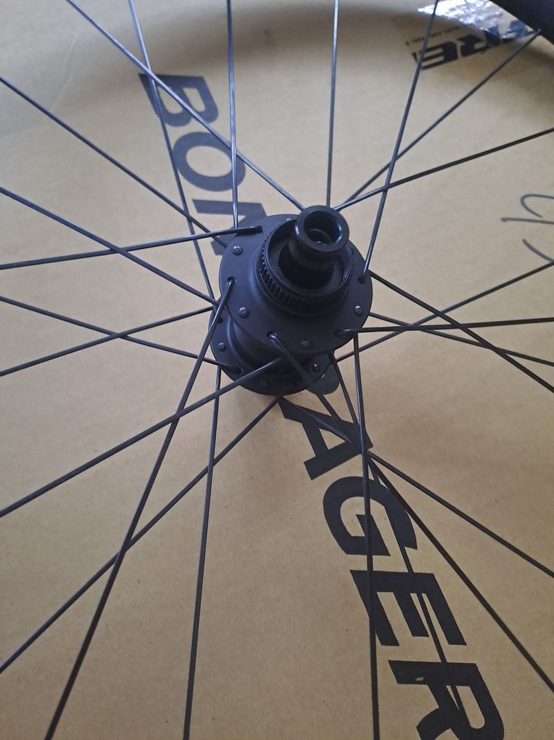 Silniční kola Bontrager Aeolus Elite 35 TLR pro kotoučové brzdy