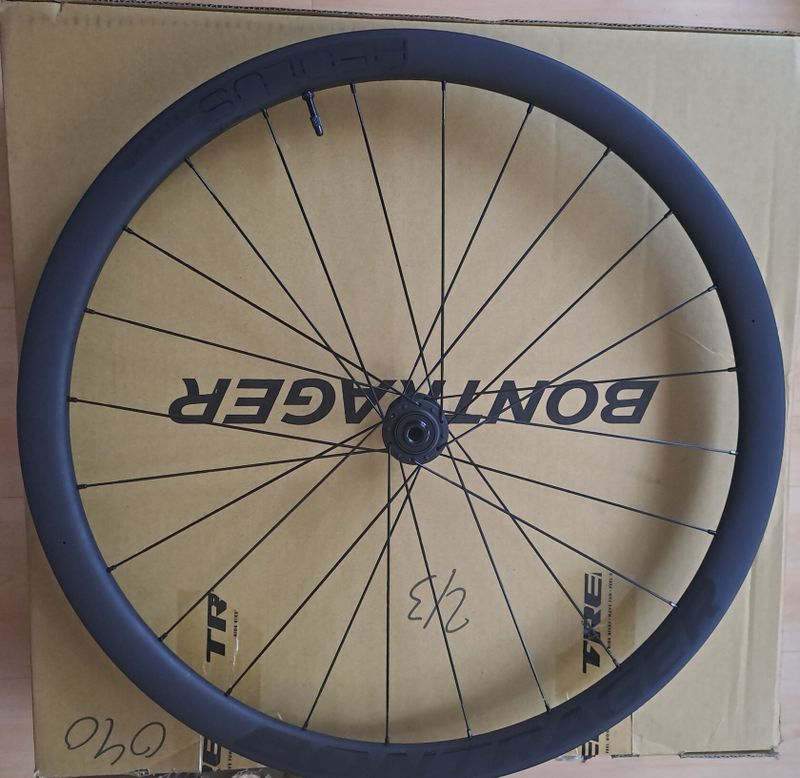 Silniční kola Bontrager Aeolus Elite 35 TLR pro kotoučové brzdy