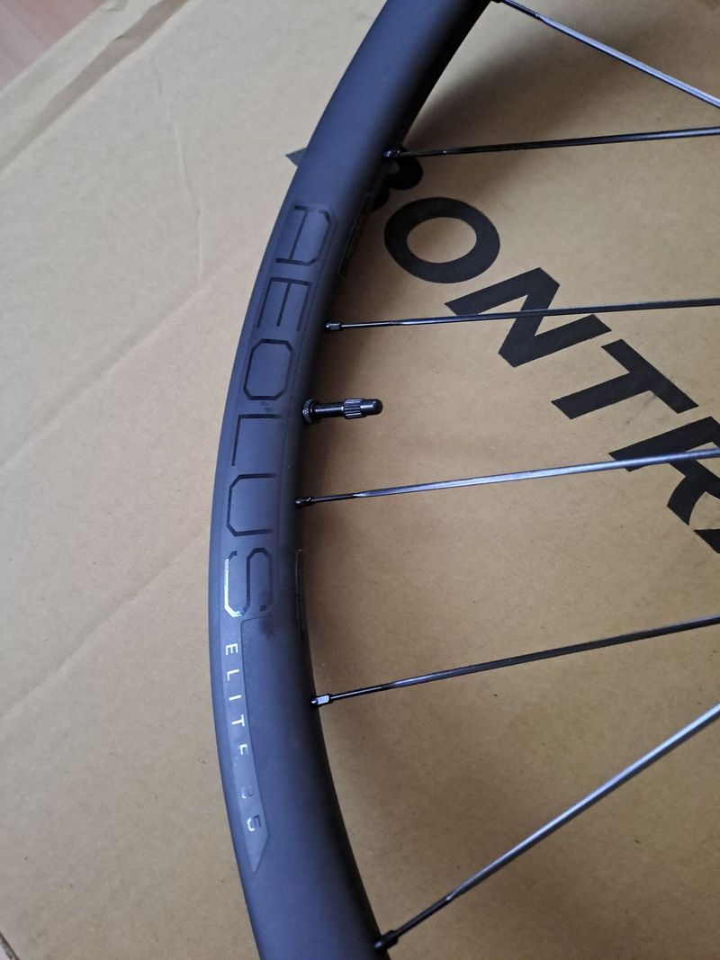 Silniční kola Bontrager Aeolus Elite 35 TLR pro kotoučové brzdy
