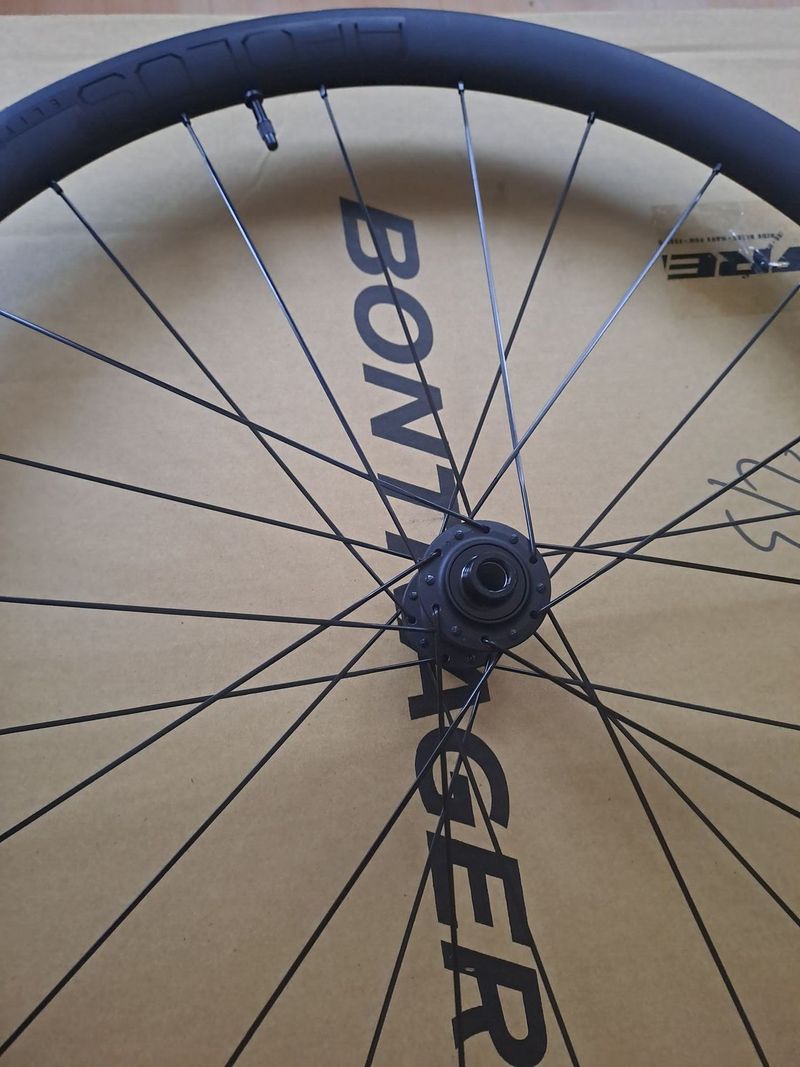 Silniční kola Bontrager Aeolus Elite 35 TLR pro kotoučové brzdy