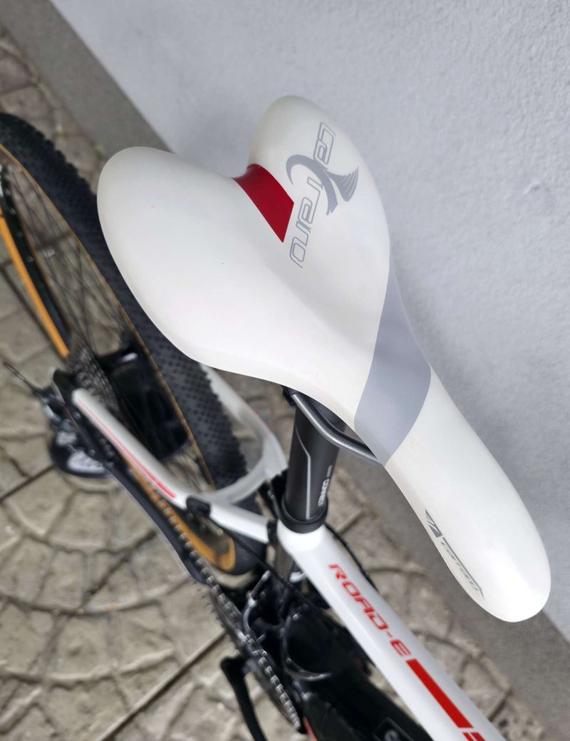Elektrokolo Giant Road E+ 2 28″