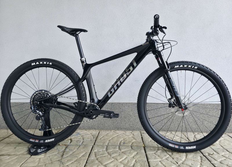 Horské kolo GHOST Lector SF UC Team Replica Black/Rainbow 29″